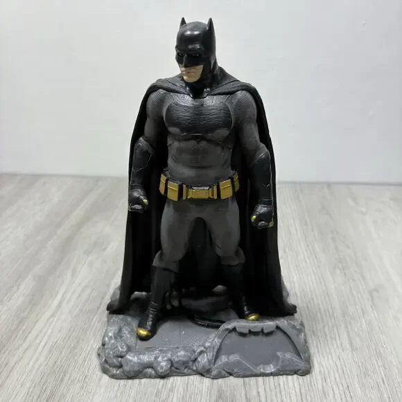 DC Comics BATMAN Finders Keyper Statue ~ Loot Crate DX Exclusive Edition - Picture 2 of 16